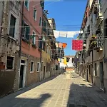 Mondrian E Monet 100m Dalla Biennale Venezia