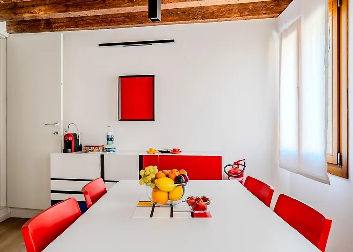 Mondrian E Monet 100m Dalla Biennale Venise