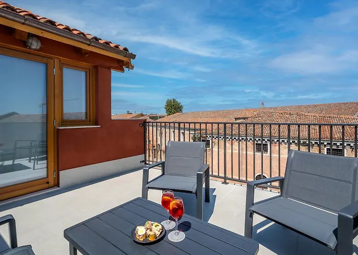 Mondrian E Monet 100m Dalla Biennale