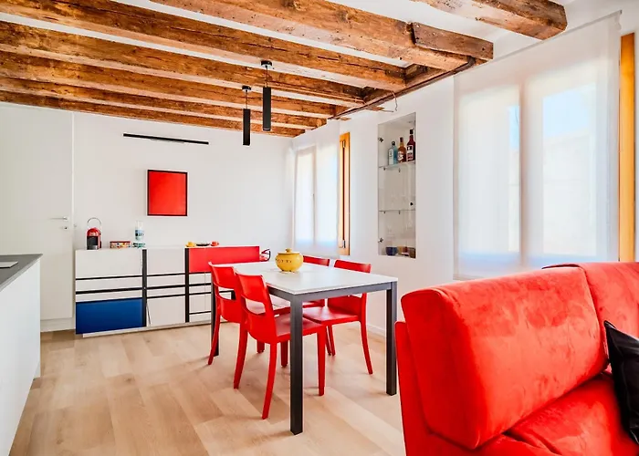 Mondrian E Monet 100m Dalla Biennale *