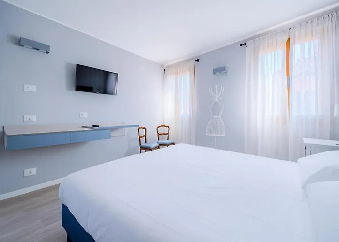 Mondrian E Monet 100m Dalla Biennale דירה ונציה